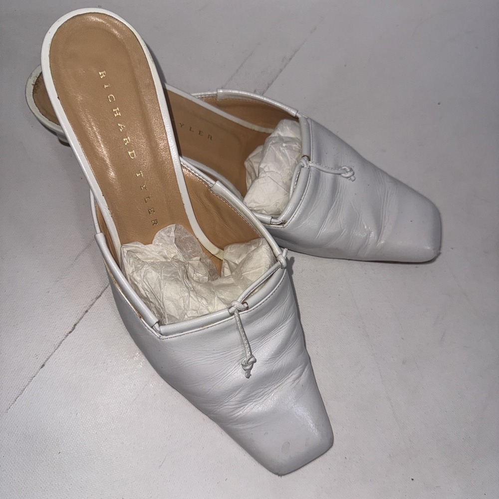 Richard Tyler Quiet Luxury Old Money Minimalist White Leather Mules Size 9.5